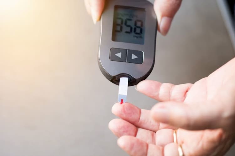 using blood glucose meter benefits
