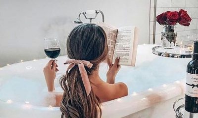 Women-read-a-book-and-drink-wine-in-bathroom