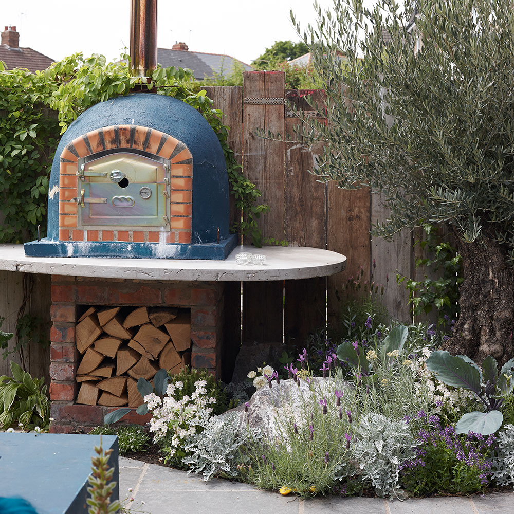 outdoor traditional pizza oven