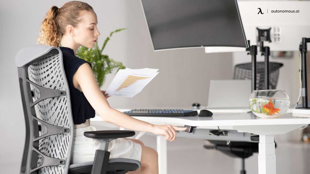 If you work in an office, you're probably familiar with all the negative aspects of the sedentary lifestyle. Bad posture, back pain and neck pain are just some of the negative consequences of sitting in front of a computer 8 hours a day. This is why creating an ergonomic desk station is a must. But besides investing in the bigger pieces of furniture, such as an adjustable standing desk and a high-end office chair, you should also equip yourself with the proper ergonomic desk accessories.