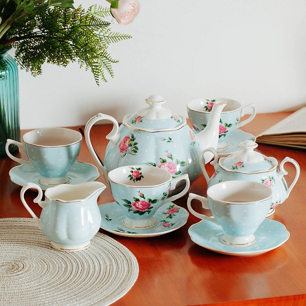 Did someone mention romantic and vintage? Well, if your sweetheart loves to indulge in tea with family and friends, a beautiful tea set is just for her. Get her a set of 4 (or more) cups and a large teapot so she may show it off to their guests. Additionally, do your best to find some unique tea blends so she can have some new flavours to try right away. Not just for when you're in the mood for tea, but a quality vintage tea set will beautify any kitchen counter or dining table.