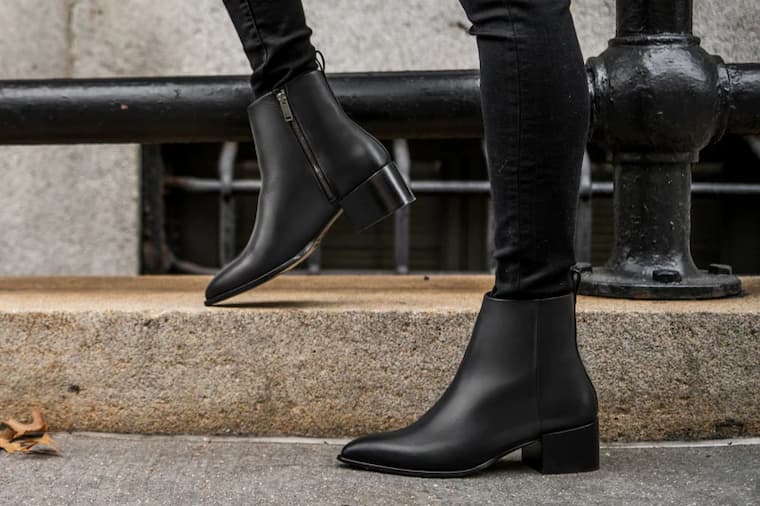 Women's flat boots
