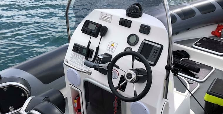 marine-streo-radio-boat