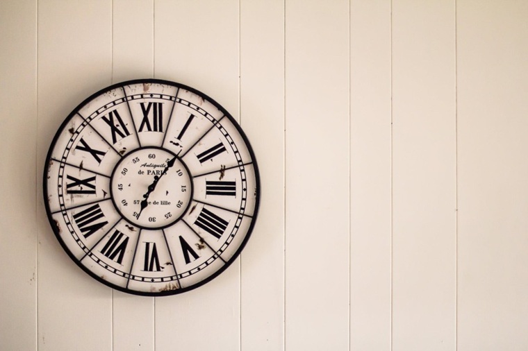 aesthetic analogue clock on the wall