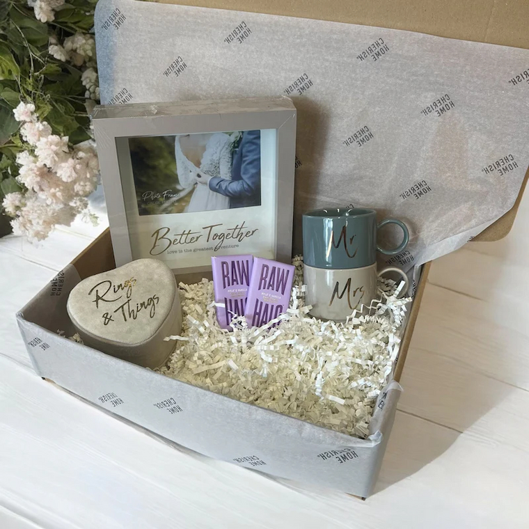 wedding-wishes-gift-box-for-couples-personalised
